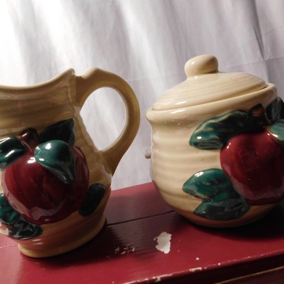CRACKER BARREL APPLE DESIGN CREAMER AND SUGAR BOWL WITH LID - Picture 5 of 8
